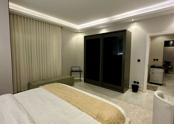 شقة بصالة أنيقة ودخول ذاتي