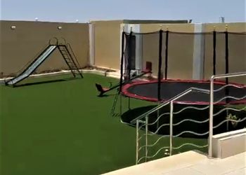 استراحة بمجلس وفناء خارجي 