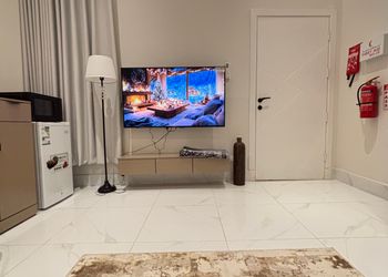 استديو بسرير ماستر وجلسة جانبية