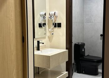 استديو بأثاث مريح وبسيط 