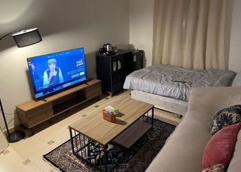 استديو بسرير ماستر وجلسة جانبية 