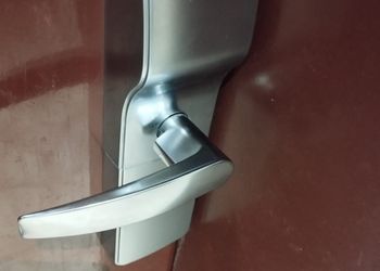 استديو بأثاث مريح وبسيط