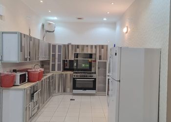 شاليه بجلسة خارجية وألعاب أطفال
