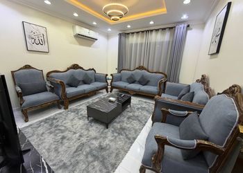 شقة بغرفتين نوم وصالة 