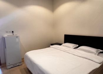 شقة بصالة و غرفة نوم 
