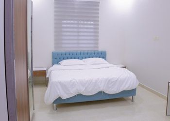 شاليه بمسطح اخضر وغرفتين نوم 