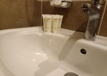 شقة بصالة هادئة وغرفة نوم 