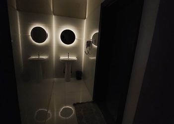 استديو بسرير ماستر وجلسة جانبية