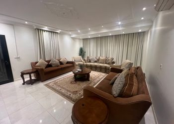 شاليه مطل على البحر و 4 غرف نوم