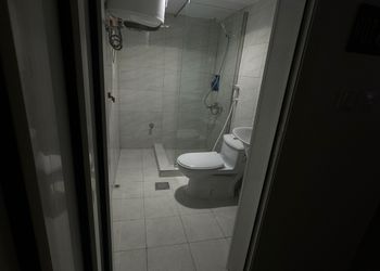 استديو بأثاث مريح وبسيط 