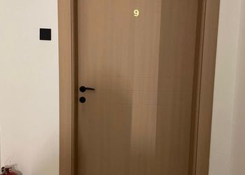 استديو بسرير ماستر وجلسة جانبية 