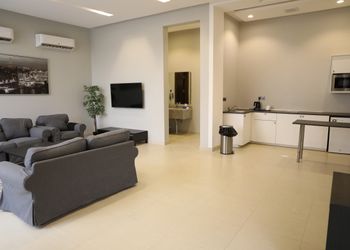 شاليه بركن شواء ومسطح اخضر