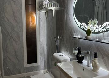 استديو بأثاث مريح وبسيط