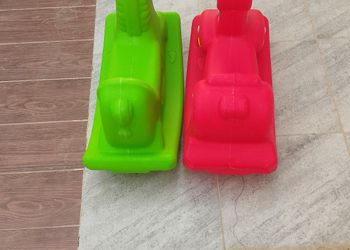 شاليه بمسطح اخضر وجلسة خارجية