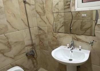 استديو بسرير ماستر وجلسة جانبية 