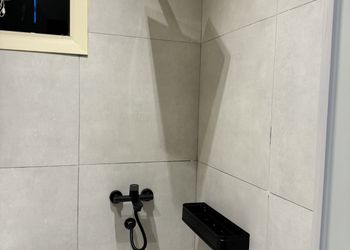 استديو بأثاث مريح وبسيط 
