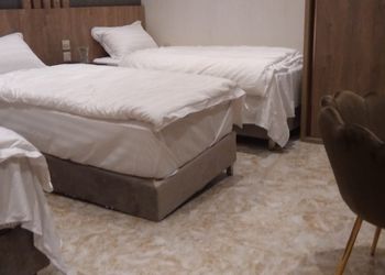 شقة بغرفتين نوم وصالة