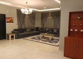 شالية بصالة أنيقة ومجلس خارجي