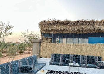 مزرعة بمناظر خلابة وجلسة خارجية 