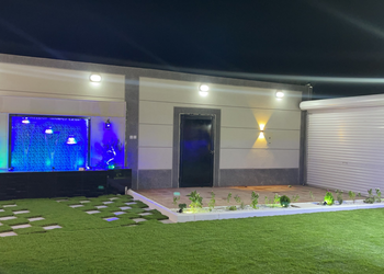 شاليه بمسطح اخضر وجلسة خارجية 