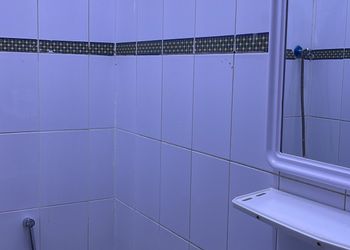 استديو بأثاث مريح وبسيط 