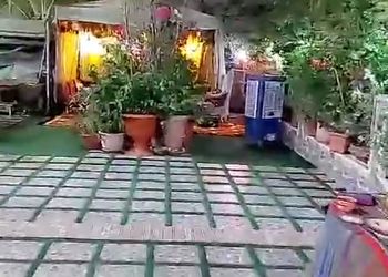 شقة بثلاث غرف نوم  و صالة 