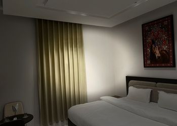 استديو بأثاث مريح وبسيط 