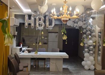 شاليه بمسطح اخضر ومسبح 
