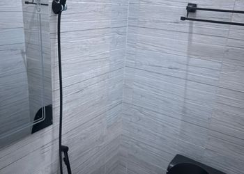 استديو بأثاث مريح وبسيط 