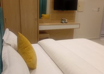 استديو بسرير ماستر وجلسه جانبيه