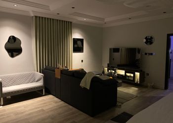 استديو بكرسي مساج ودخول ذاتي
