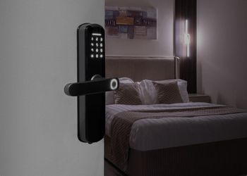 استديو بأثاث مريح وبسيط
