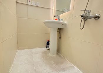 استديو بأثاث مريح وبسيط 