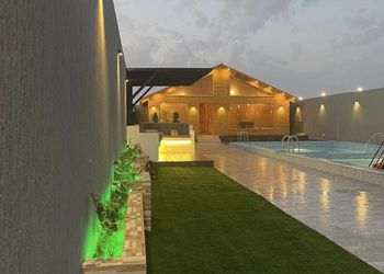 شالية بمجلس مطل على الفناء الخارجي 
