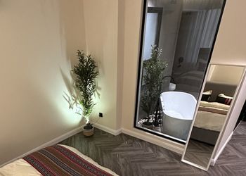 شقة انيقة بغرفة نوم وبدخول ذاتي 