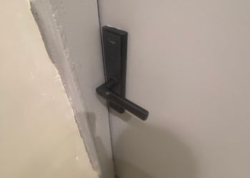 استديو بجلسة جانبية ودخول ذاتي 