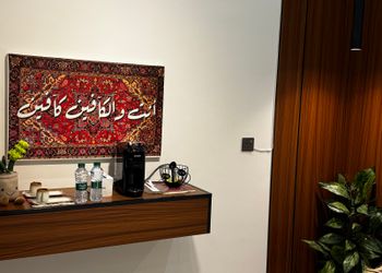 استديو بأثاث مريح وبسيط 