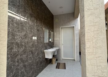 شاليه بصالة جلوس انيقة ومسبح