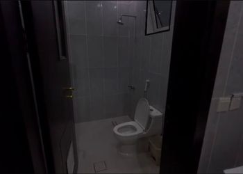 شاليه بصالة مطلة على المسبح 