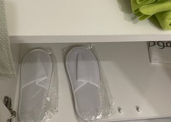 استديو بسرير ماستر وأثاث مريح 