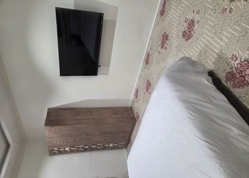 استديو بأثاث مريح وبسيط 