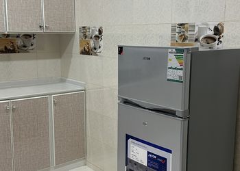 شقة بغرفة معيشة وغرفتين نوم 