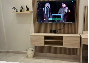 استديو بأثاث مريح وبسيط