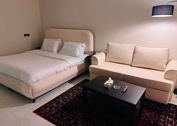 استديو بسرير ماستر وجلسة جانبية