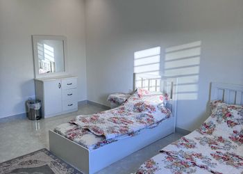 شاليه بالعاب اطفال وجلسة خارجية
