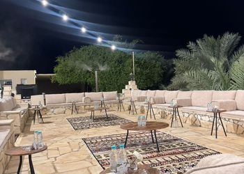مزرعة بمجالس واسعة وأجواء ممتعة