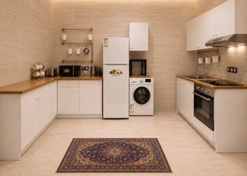 شقة بغرفة وجلسة خارجية قرب البحر