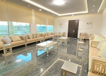 استراحة بمجالس ومسطحات خضراء