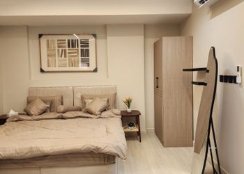 استديو بسرير ماستر وأثاث مريح 