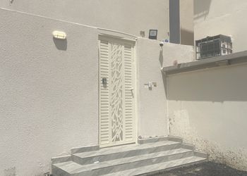 شقة بصالة وغرفتين نوم 